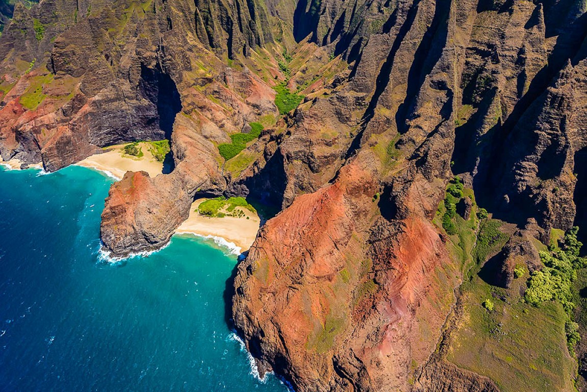 Honopu Valley and 90 foot natural arch