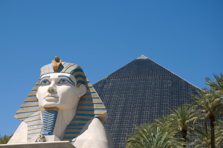 The_Luxor,_Las_Vegas_(4583190273)