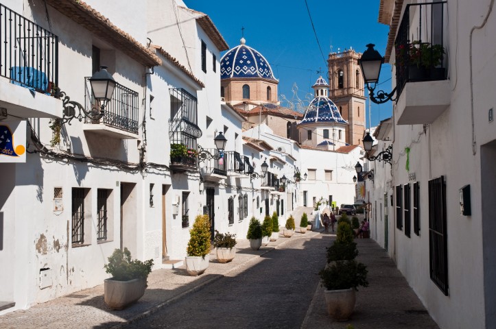 Altea,_Costa_Blanca,_Spain,_17_Sept._2011_-_Flickr_-_PhillipC_(2)