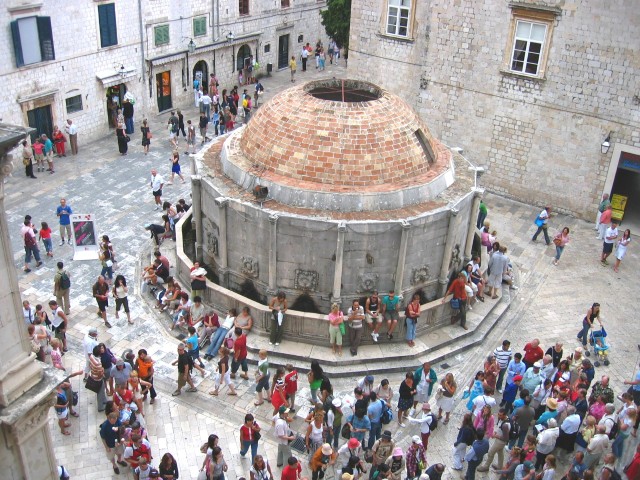 Onofrio's_Fountain,_Dubrovnik,_Croatia
