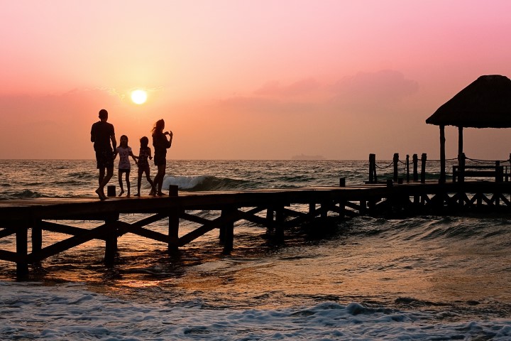 How to Keep Your Kids Healthy When On Holiday